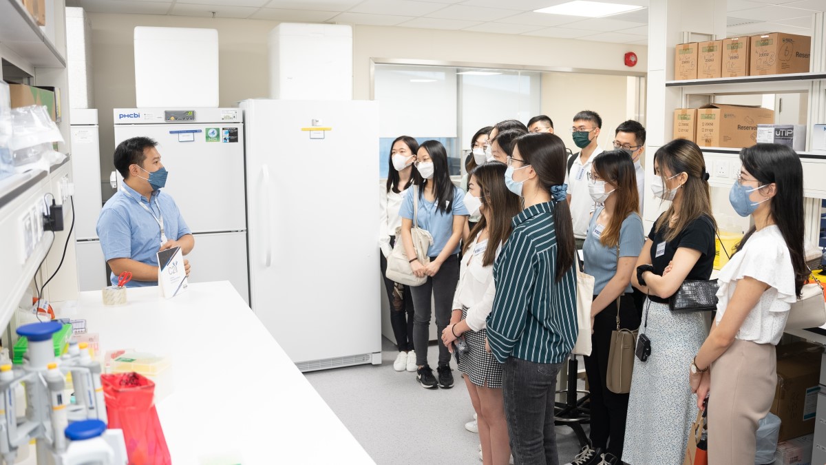 HKLSS Summer Interns Visit to Research Centres under InnoHK at HKSTP