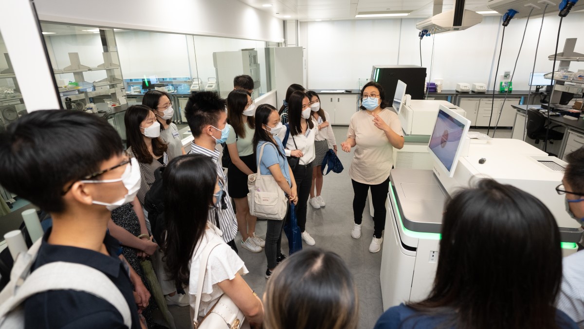 HKLSS Summer Interns Visit to Research Centres under InnoHK at HKSTP
