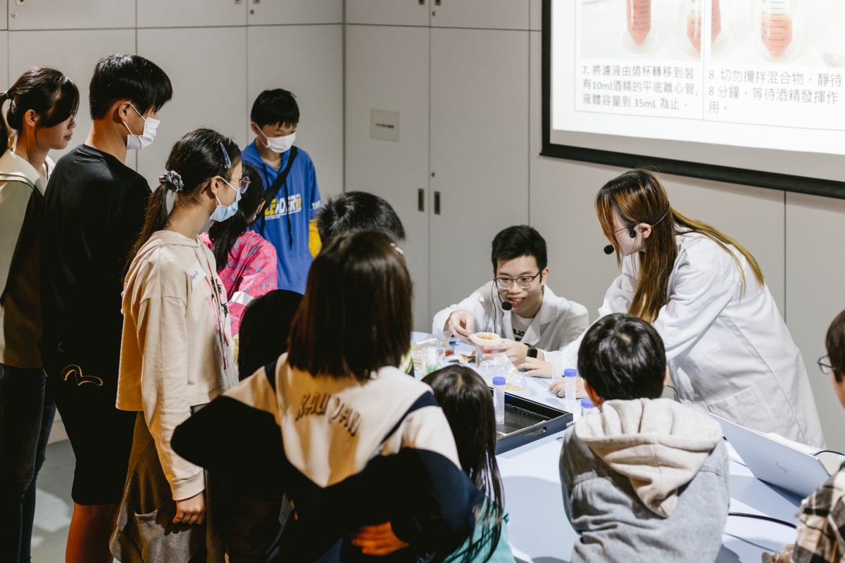 Workshop Highlight: Extracting DNA from Fruits